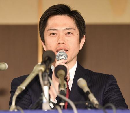 会見する吉村洋文大阪府知事＝大阪市内のホテル（撮影・佐々木彰尚）