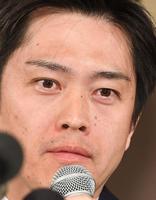 大阪都構想の是非を問う住民投票で否決され会見をする大阪維新の会代表代行の吉村洋文大阪府知事＝大阪市内のホテル（撮影・佐々木彰尚）