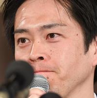 大阪都構想の是非を問う住民投票で否決され会見をする大阪維新の会代表代行の吉村洋文大阪府知事＝大阪市内のホテル（撮影・佐々木彰尚）