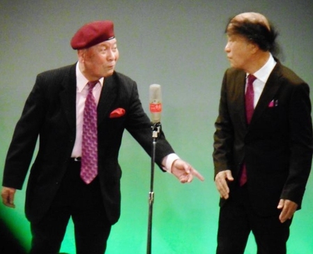 ５０周年記念公演を行った海原はるか（右）・かなた＝大阪市内