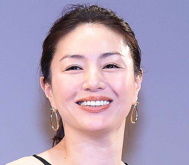 井川遥 白ｔ デニムのシンプルコーデが 天使すぎ お美しい と話題 芸能 デイリースポーツ Online