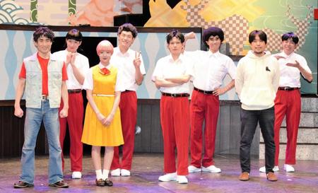 　公開稽古を行った（前列左から）なだぎ武、乃木坂４６・和田まあやら出演者