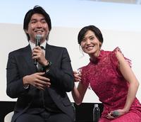 仲良くイベントに出演していた宮崎謙介、金子恵美夫妻＝２０２０年２月２６日