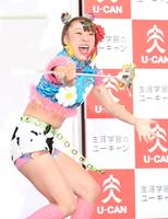 登壇早々大暴れのフワちゃん＝東京都千代田区（撮影・中田匡峻）