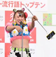 活発なフワちゃん＝東京都千代田区（撮影・中田匡峻）