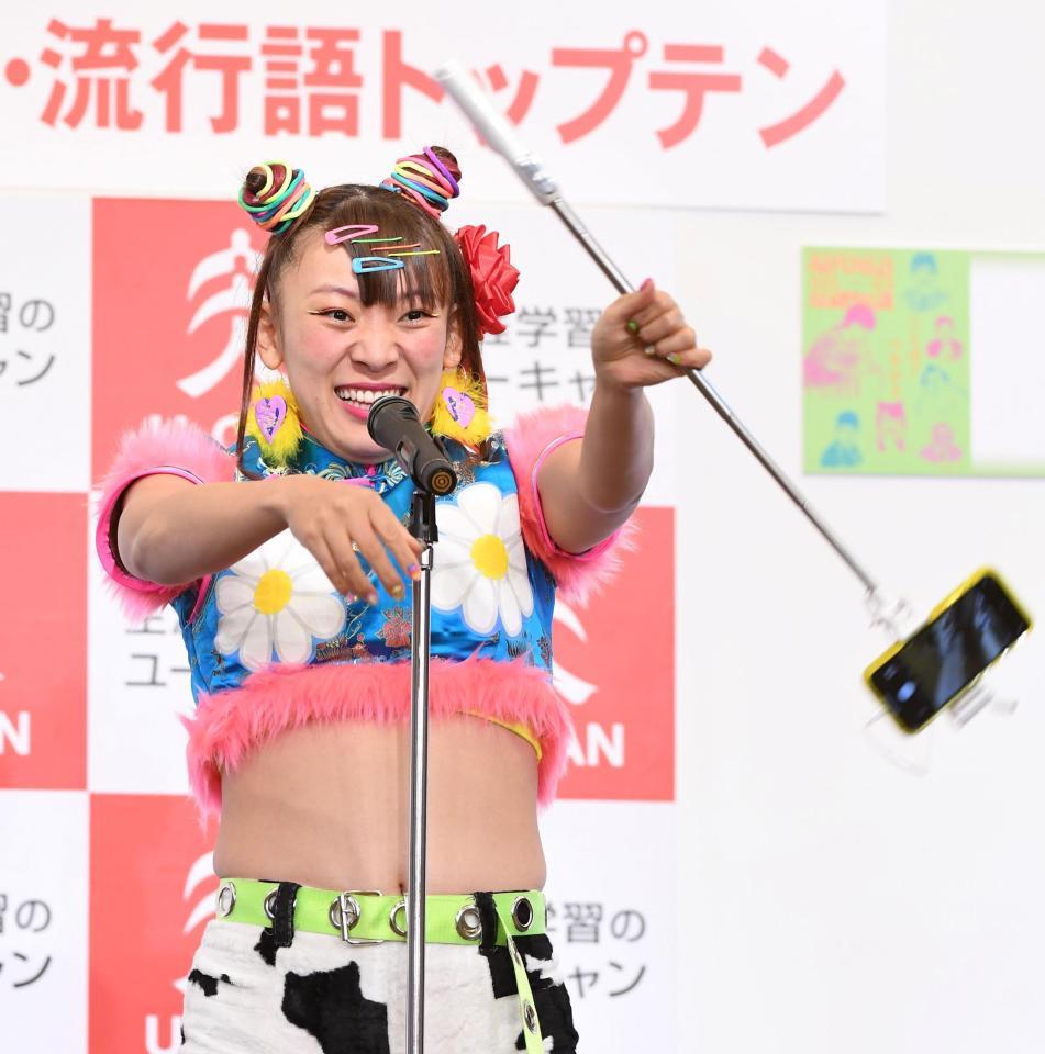 活発なフワちゃん＝東京都千代田区（撮影・中田匡峻）