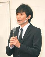 会見で謝罪する渡部建＝都内（撮影・高石航平）