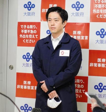 会見に応じた吉村洋文大阪府知事＝９日、府庁