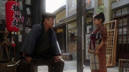 千代（毎田暖乃）はかつて隣近所だった小林（烏川耕一）と道頓堀で遭遇する