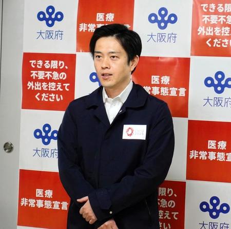 　会見に応じた吉村洋文大阪府知事＝９日、府庁