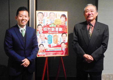 　会見に出席した渋谷天外（右）と藤山扇治郎＝大阪市内