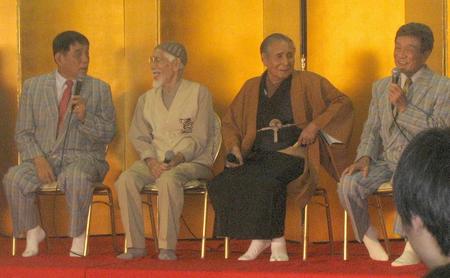 重鎮対談を行った（左から）横山アキラさんと喜味こいしさん、桂米朝さん、横山マコト（２００７年撮影）
