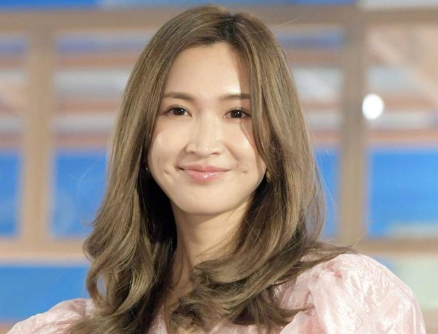 紗栄子 大判マフラーとｆｅｎｄｉの 憧れバッグ でクラシカルな女優コーデに 芸能 デイリースポーツ Online