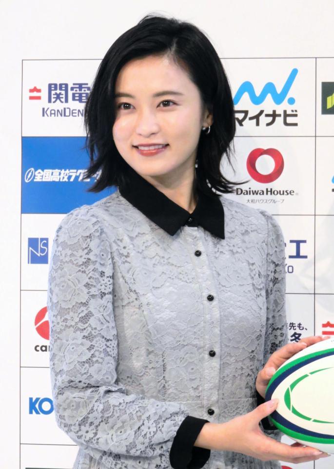 　ＭＢＳ「全国高校ラグビー大会ハイライト」の会見に出席した小島瑠璃子＝大阪市