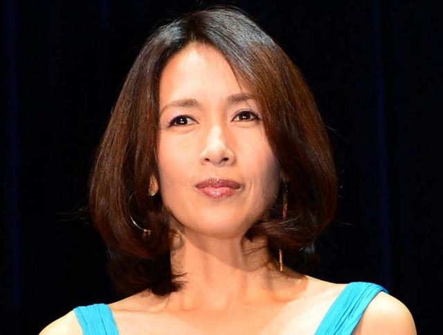 工藤静香 ｄｉｏｒ コーチ ラグジュアリーな装いでさらに小顔 脚長に 芸能 デイリースポーツ Online