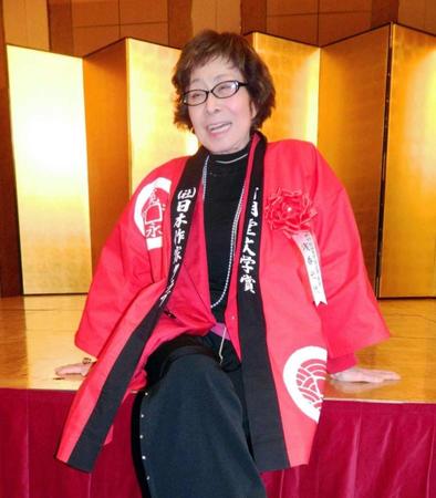 　隠し子の告白記事についてインタビューに応じる浅香光代さん＝２０１４年１月