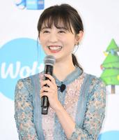 笑顔を見せるおのののか＝東京都港区のベクトルスタジオ（撮影・中田匡峻）