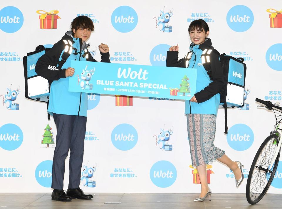 「Ｗｏｌｔ　Ｂｌｕｅ　Ｓａｎｔａ　Ｓｐｅｃｉａｌ」開始記念ＰＲイベントに出席したおのののか（右）と小関裕太＝東京都港区のベクトルスタジオ（撮影・中田匡峻）