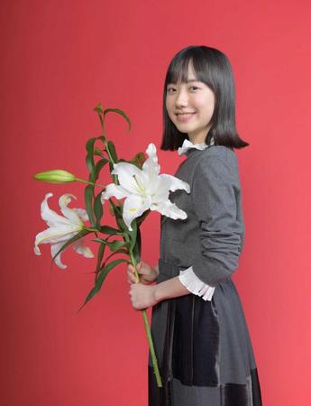 　純白の百合の花言葉は「純潔」。芦田愛菜にピッタリだ（撮影・伊藤笙子）