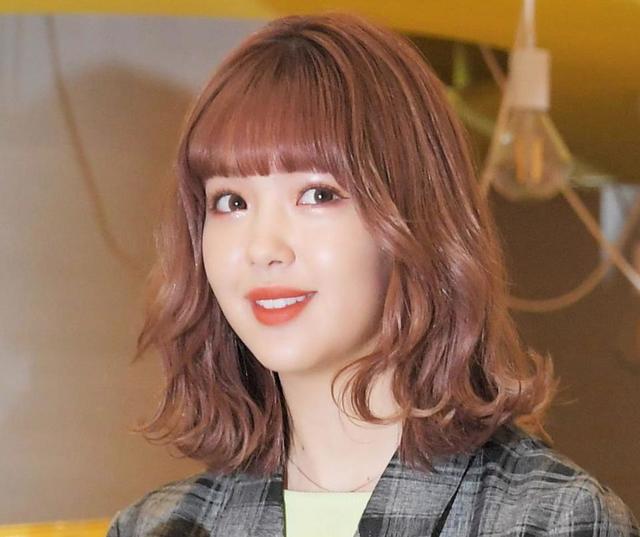 藤田ニコル 鎖骨見え青ドレスが 大人な女 大人可愛くて素敵 と反響 芸能 デイリースポーツ Online