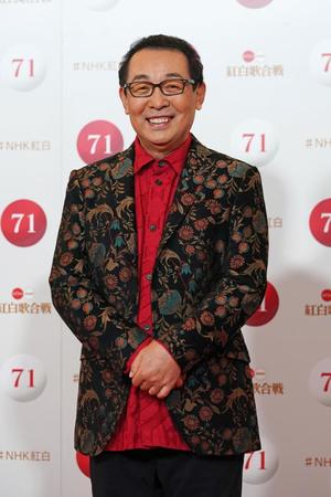 リハーサルで囲み取材に応じるさだまさし　＝東京・渋谷のＮＨＫホール（代表撮影）