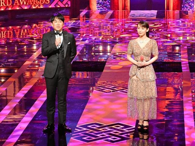 レコ大 司会・吉岡里帆に興奮「最強すぎる」…NiziU歌唱時は縄跳び