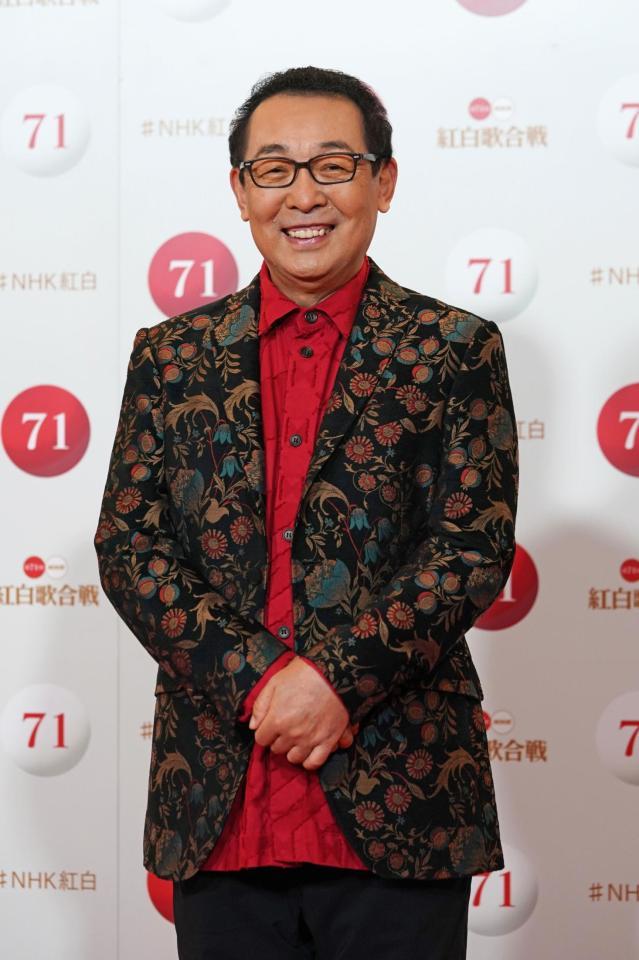 リハーサルで囲み取材に応じるさだまさし　＝東京・渋谷のＮＨＫホール（代表撮影）