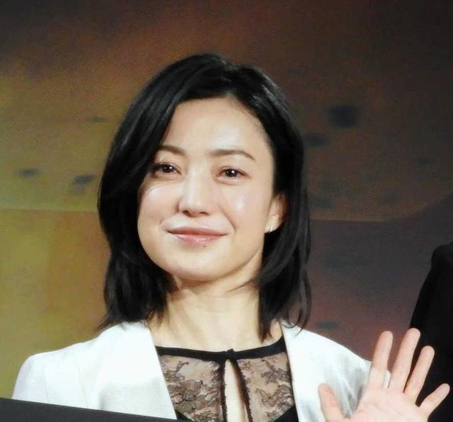 菅野美穂 大晦日トレンド１位 ガキ使大暴れ ヒール脱ぎ捨て衝撃ダンス 制止され 芸能 デイリースポーツ Online