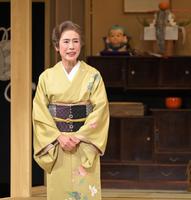 舞台後、観客にあいさつする久本雅美＝京都・南座（撮影・高部洋祐）