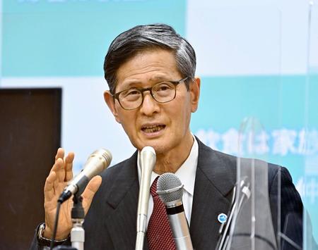 記者会見する新型コロナウイルス感染症対策分科会の尾身茂会長＝５日午後９時26分、東京都千代田区