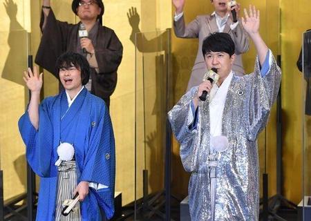 映画「銀魂　ＴＨＥ　ＦＩＮＡＬ」公開記念舞台あいさつに登場した阪口大助（左）と杉田智和＝東京・新宿バルト９（撮影・伊藤笙子）