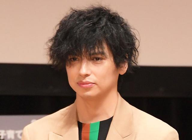 アレク 赤ちゃんの風呂上がり写真を投稿 お目目かわいい の声 芸能 デイリースポーツ Online