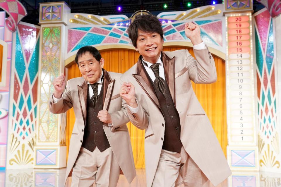 「全日本仮装大賞」で司会を務める萩本欽一（左）と香取慎吾