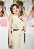 　初の写真集発売に笑顔の谷あさこ＝東京・ＨＭＶ＆ＢＯＯＫＳ　ＳＨＩＢＵＹＡ（撮影・金田祐二）