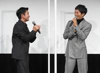 　サプライズ登場した藤本美貴に喜ぶ松坂桃李（右）と仲野太賀＝東京・スペースＦＳ汐留（撮影・伊藤笙子）