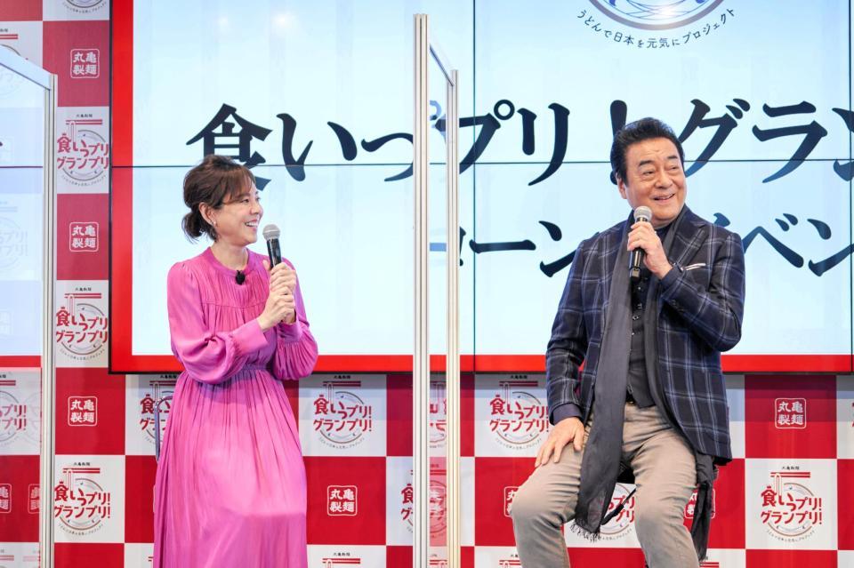 イベントに登場した高橋英樹（右）と娘の高橋真麻