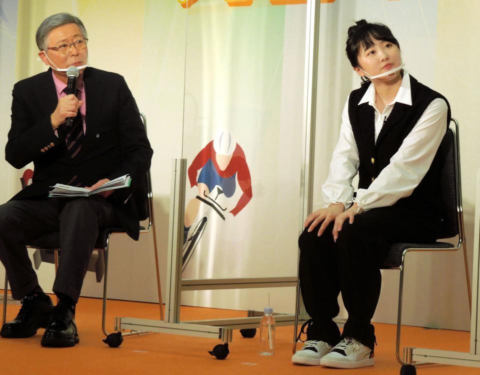 「チャレスポ！ＴＯＫＹＯ」に出席した（左から）小倉智昭、本田望結＝都内