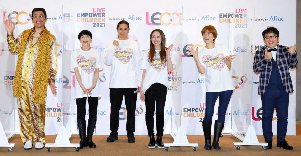 　小児がん治療支援チャリティーライブを行った（左から）ピコ太郎、ＴＲＦのＥＴＳＵとＳＡＭとＣＨＩＨＡＲＵ、ｈｉｔｏｍｉ、天野ひろゆき＝都内