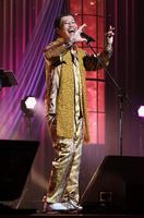 　パフォーマンスするピコ太郎