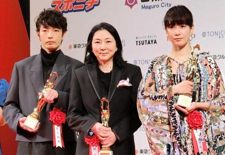 　毎日映画コンクール表彰式に登壇した（左から）森山未來、梶芽衣子、水川あさみ  