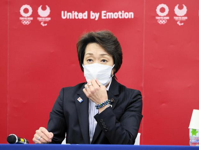 橋本新会長就任に海外メディア批判…キス行為に「性差別からセクハラへ」「黒歴史」
