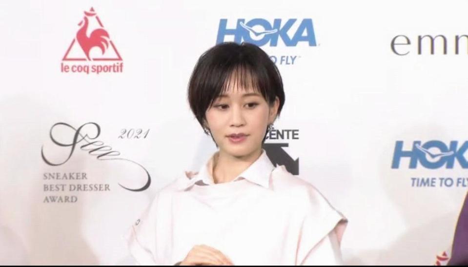 　「スニーカーベストドレッサー賞　２０２１」の授賞式に出席した前田敦子
