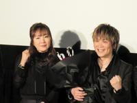 ＪＡＭ　Ｐｒｏｊｅｃｔのドキュメンタリー映画上映会に登場した影山ヒロノブ（右）と奥井雅美