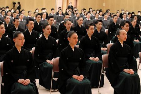 宝塚音楽学校１０７期卒業式