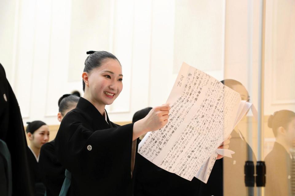 宝塚音楽学校１０７期卒業式で答辞を述べる西村あみさん