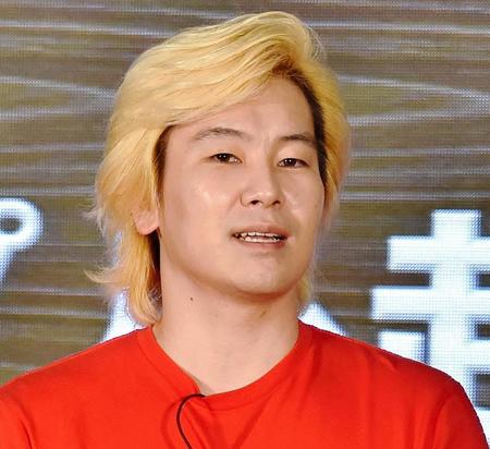 　メイプル超合金・カズレーザー