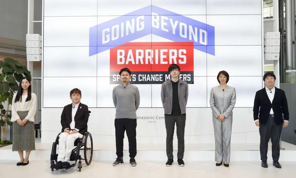 　小谷実可子氏（右から２人目）ら登壇者