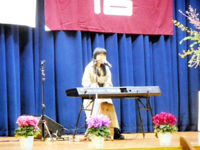 川嶋あい 泣きそうに 大阪の中学校で卒業式サプライズ 先生からの応募で生徒感涙 芸能 デイリースポーツ Online