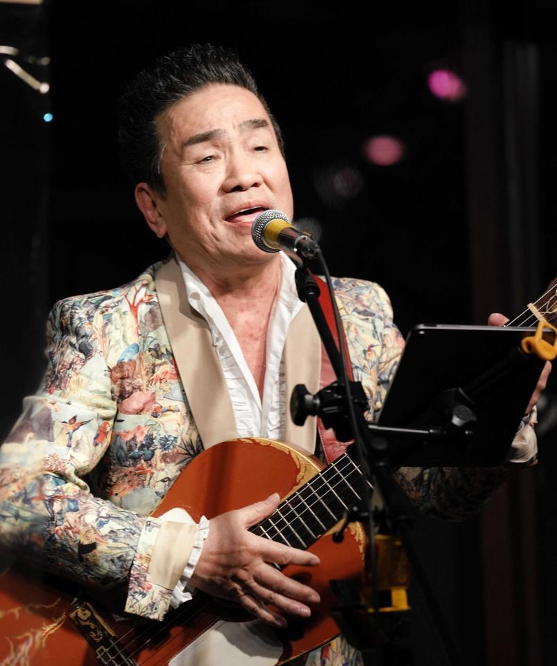 　術後初ライブで熱唱するＢＯＲＯ（撮影・坂部計介）