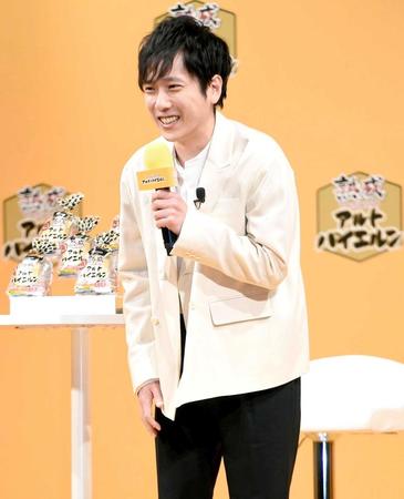 　新イメージキャラクターに就任し笑顔を見せる二宮和也＝東京・虎ノ門ヒルズフォーラム（撮影・開出牧）  